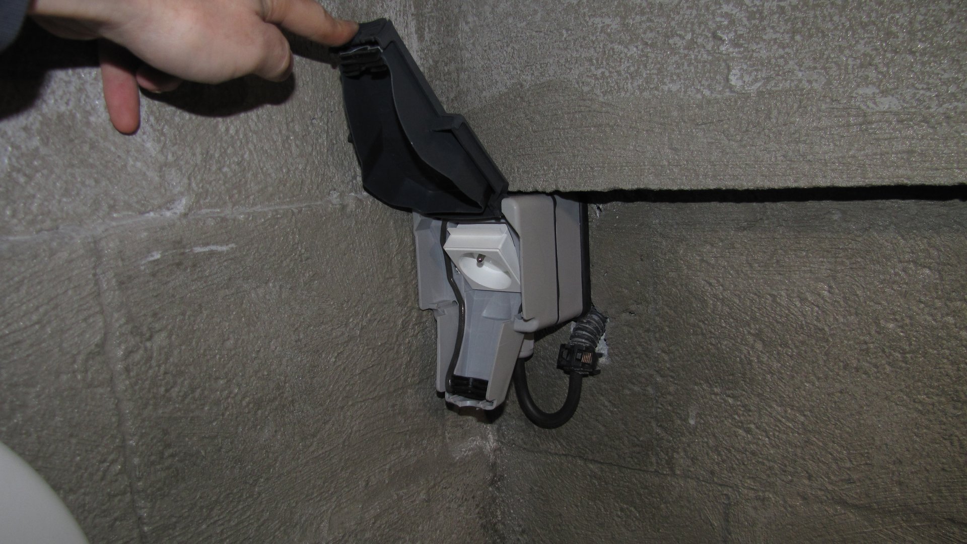 323_fosse_prises_IP66_branchees_IMG_3441