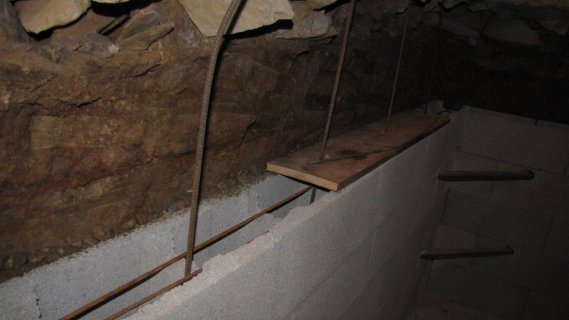 236_fosse_planche_pour_combler_derriere_IMG_3176