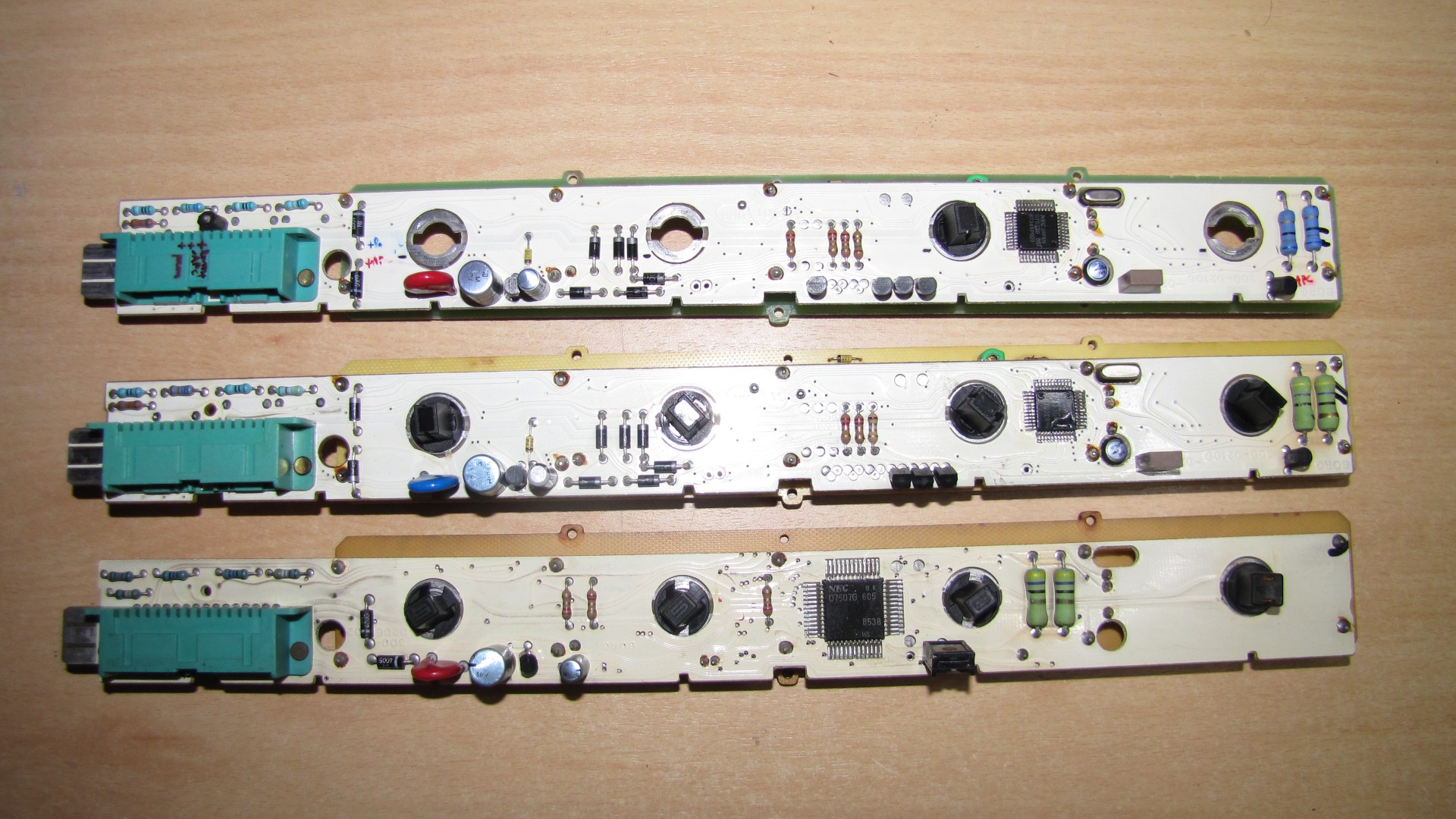 IMG_8480_versions_PCB_barrette_afficheurs_CX_dessous